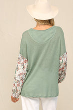 Evergreen The Pullover With Contrast Print At Sleeves
