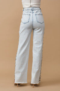 Light Wash Cut Out At Side w/ Jewel Trim Stretch Denim Jeans